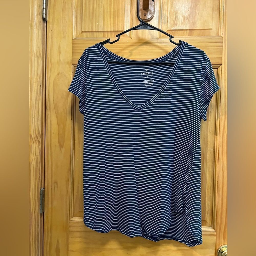 American Eagle size XS Favorite T shirt navy/white striped